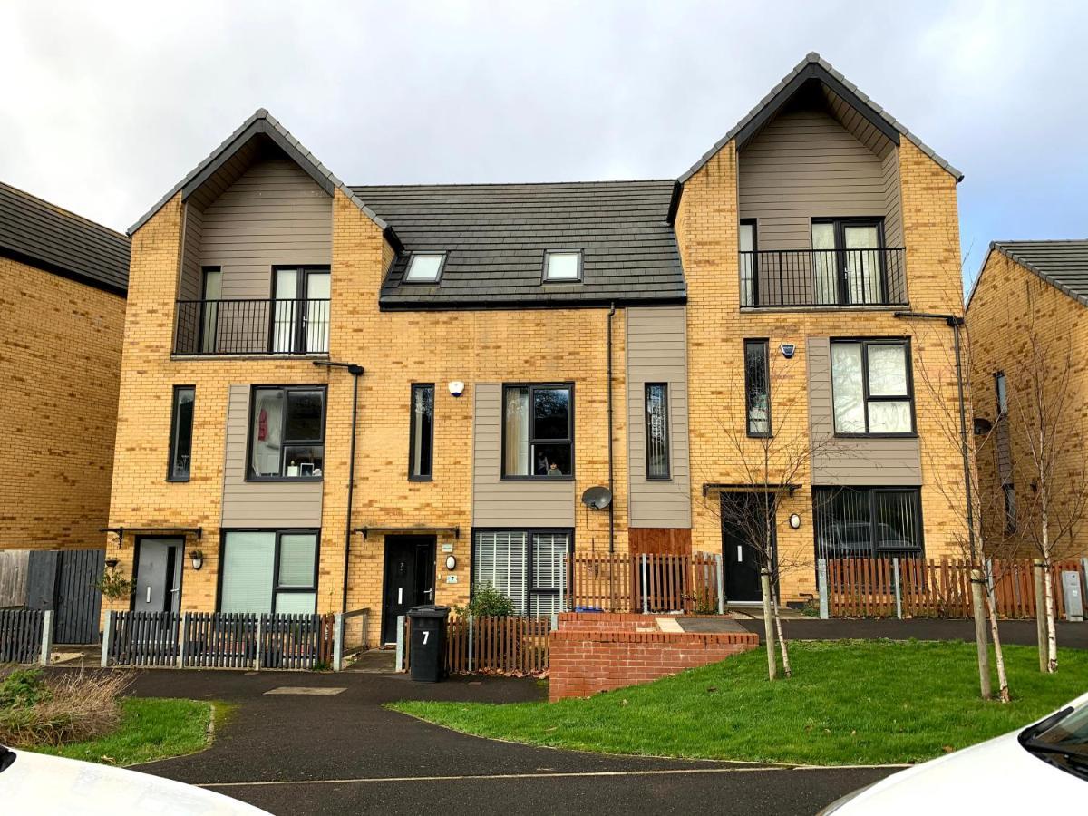 Sheffield City Centre , Free Wifi & Parking - Private Room - Shared House Exterior foto